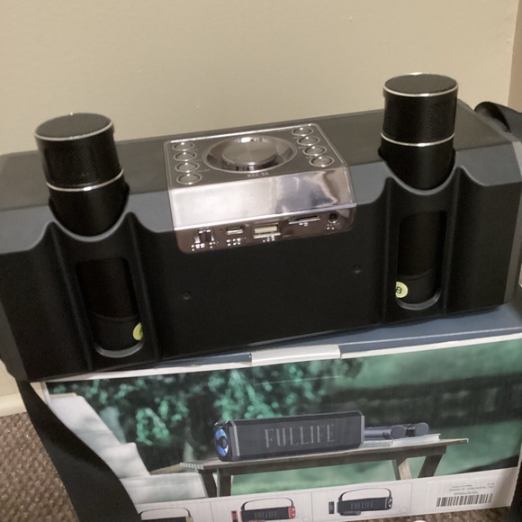 Portable Karaoke Machine - wireless - Picture 3 of 5